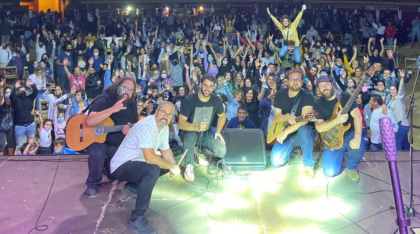 Espectacular concierto de Extopa el tributo a Estopa en la plaza de toros de Plasencia